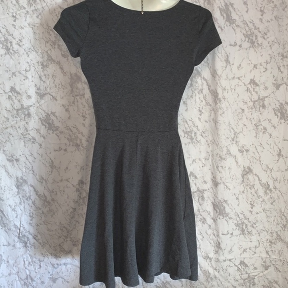 HOLLISTER SHORT GRAY FIT AND FLARE DRESS WITH SWEETHEART NECKLINE SIZE XS - Picture 3 of 5